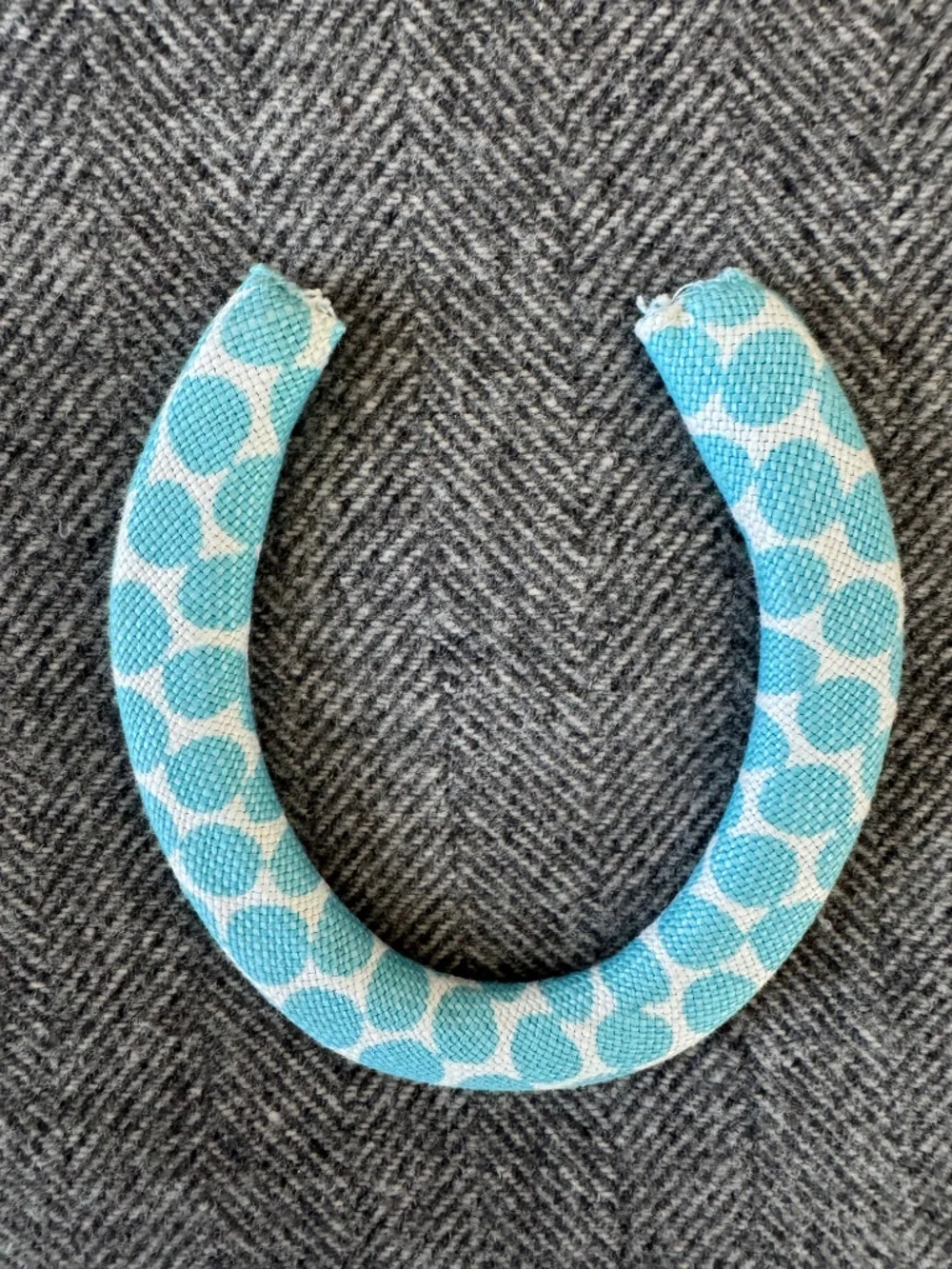 DARLING NWOT, SMALL HORSESHOE COVERED WITH FABRIC FROM HABLE CONSTRUCTION